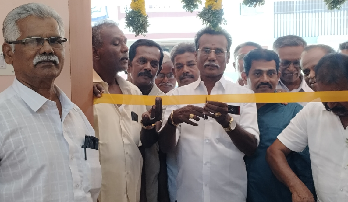 தூத்துக்குடி 3வது வார்டு மக்களின் நீண்ட நாள் கோரிக்கை நிறைவேற்றம்: புதிய ரேஷன் கடை திறப்பு; கவுன்சிலர் ரெங்கசாமி திறந்து வைத்தார்