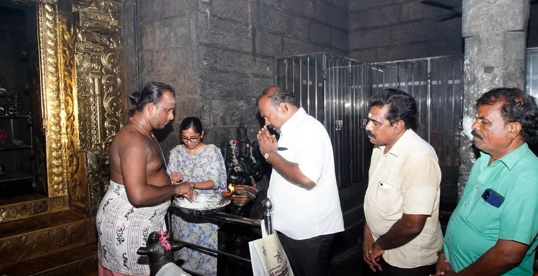 தூத்துக்குடி சிவன் கோவிலில் தசரா விழா சிறப்பு பூஜை! மேயர் ஜெகன் பெரியசாமி, ஆணையர் பிரியங்கா பங்கேற்பு